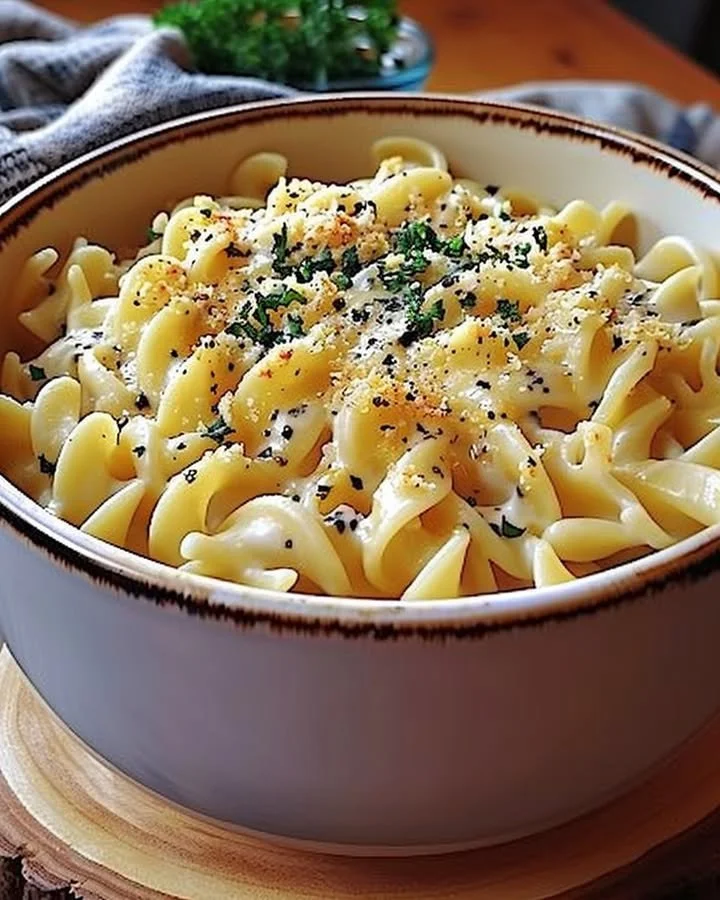 Delicious Cafeteria Noodles served in a vibrant bowl with fresh ingredients.