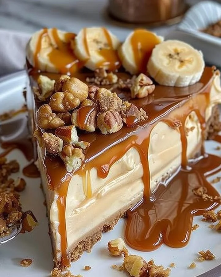 Delicious Caramel Banana Crunch Cheesecake with banana slices and caramel drizzle